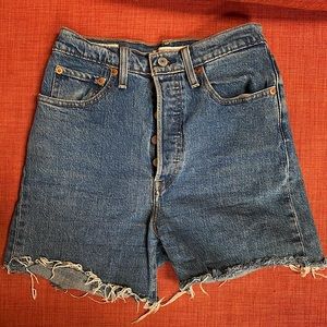 Levi’s Ribcage - Cutoff Jean Shorts - Size 27